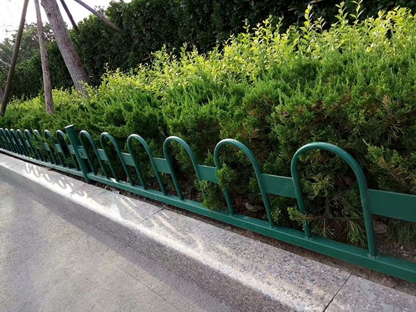 草坪护栏