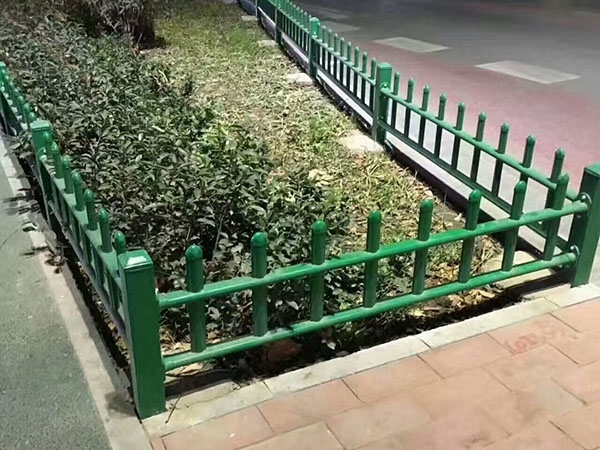 草坪护栏